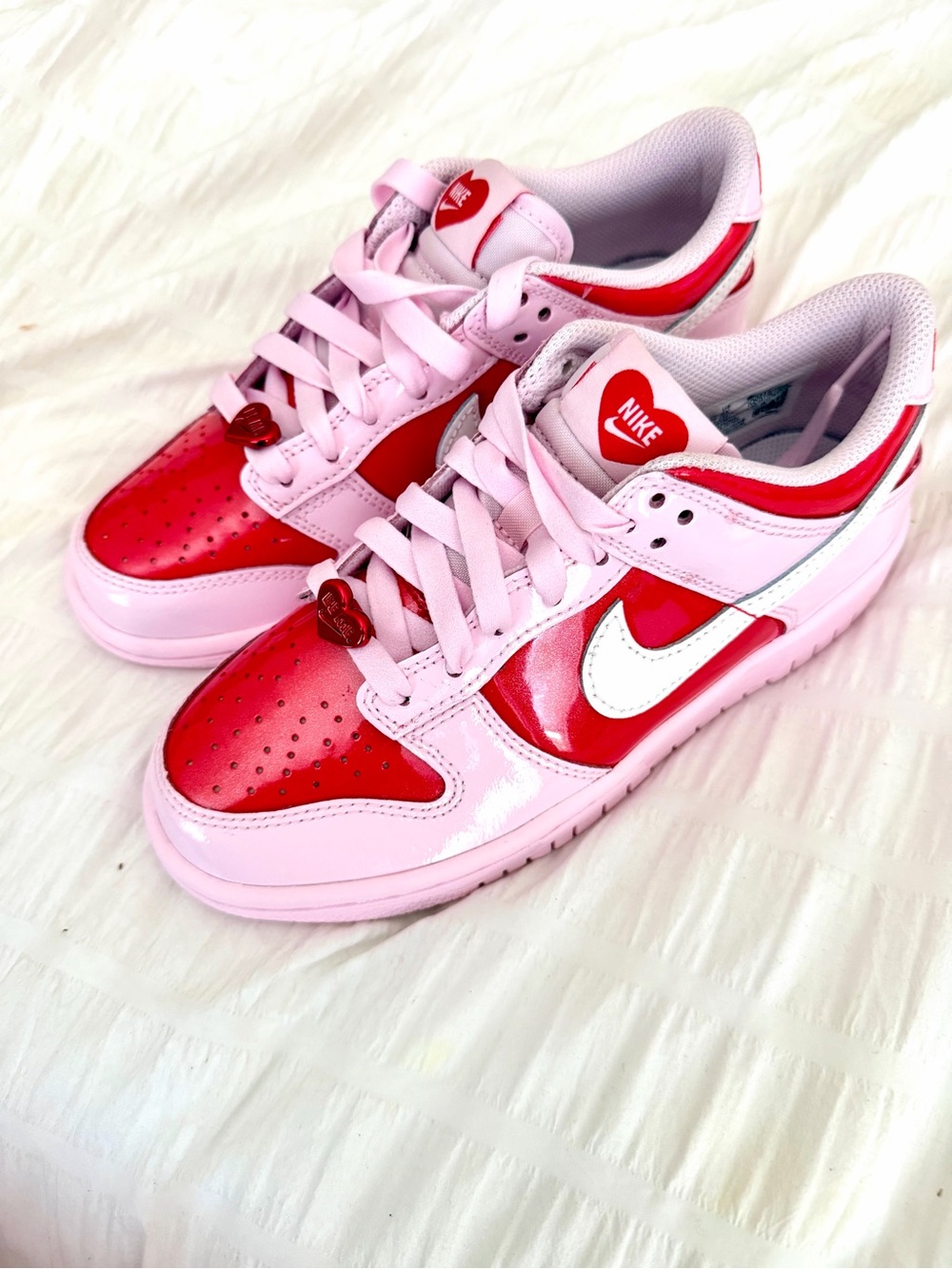 Nike Kids hearts exclusive Sneakers in Pink & Red
